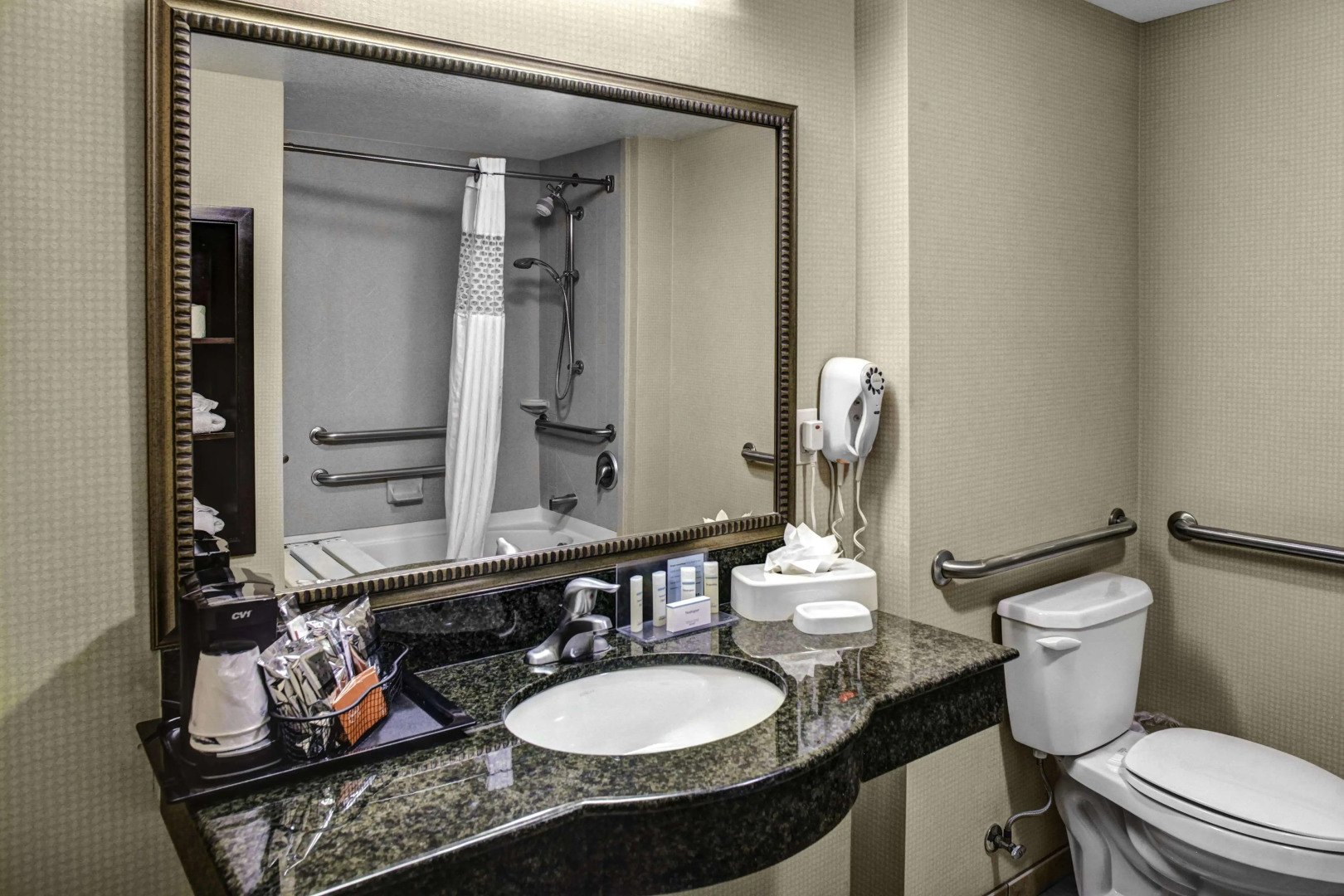Hampton Inn & Suites Bakersfield/Hwy 58, CA