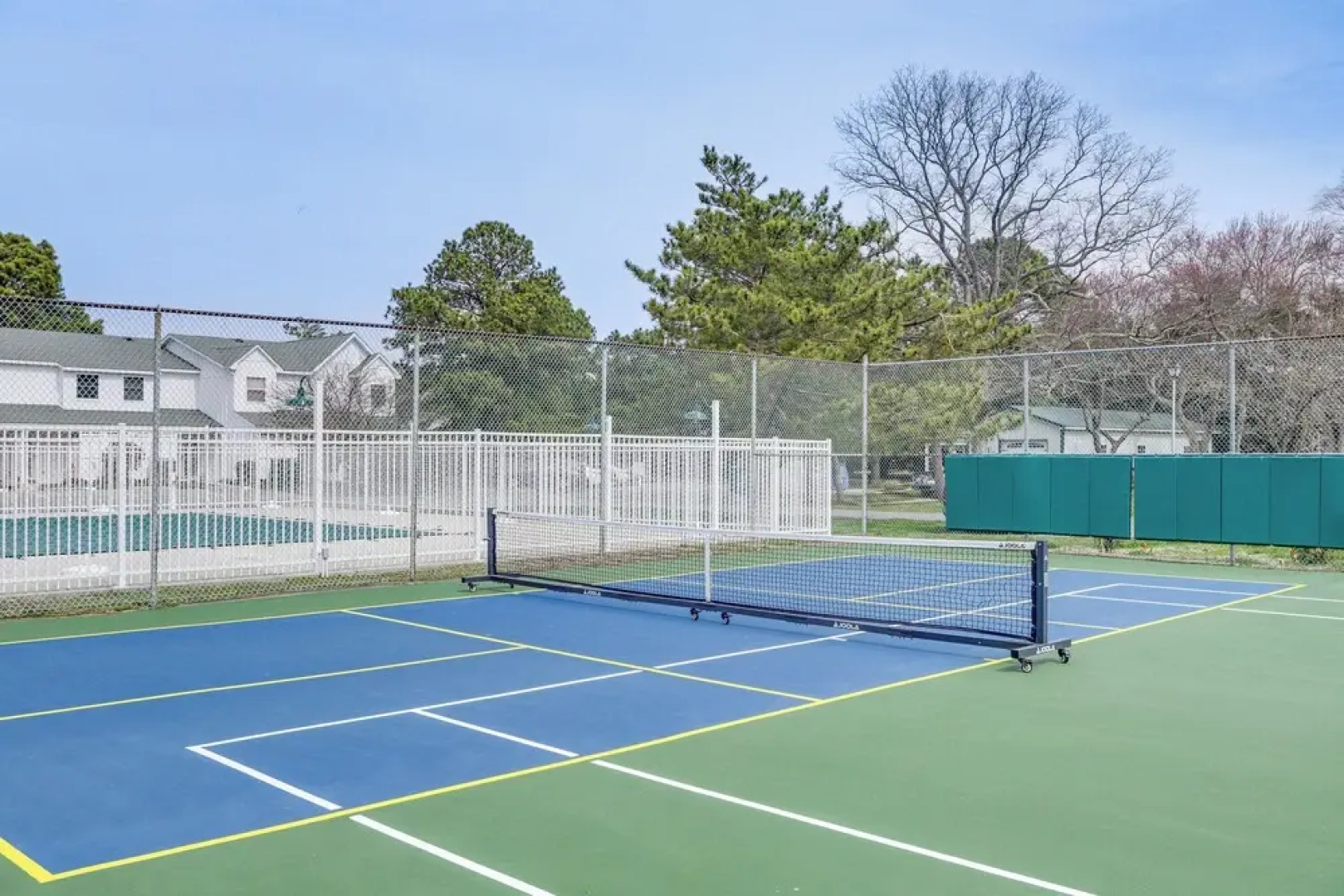 Porch & Water Views: Getaway in Mallard Lakes