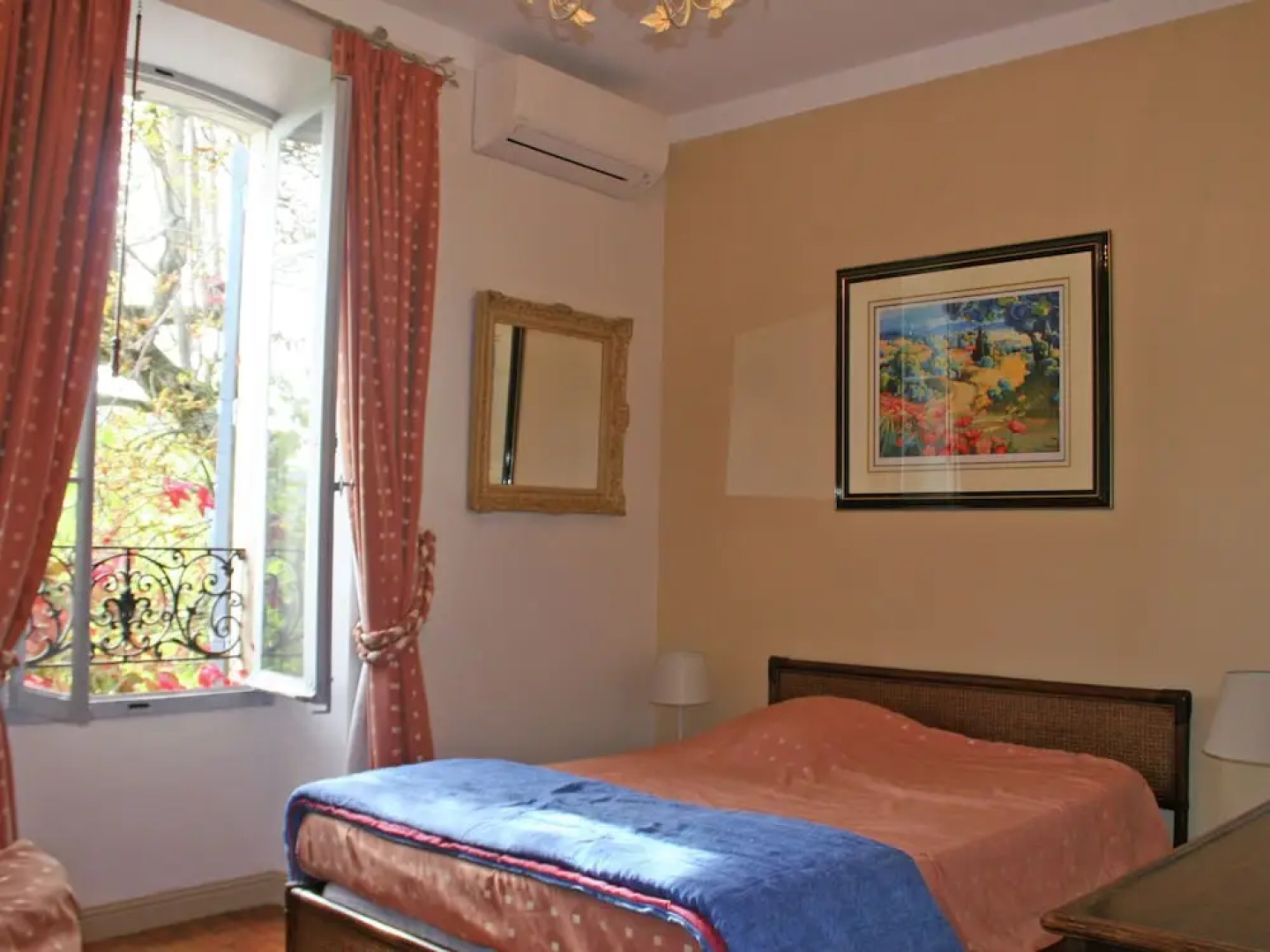 Beautiful Mansion With Views of Mont Ventoux and With Fenced Private Pool