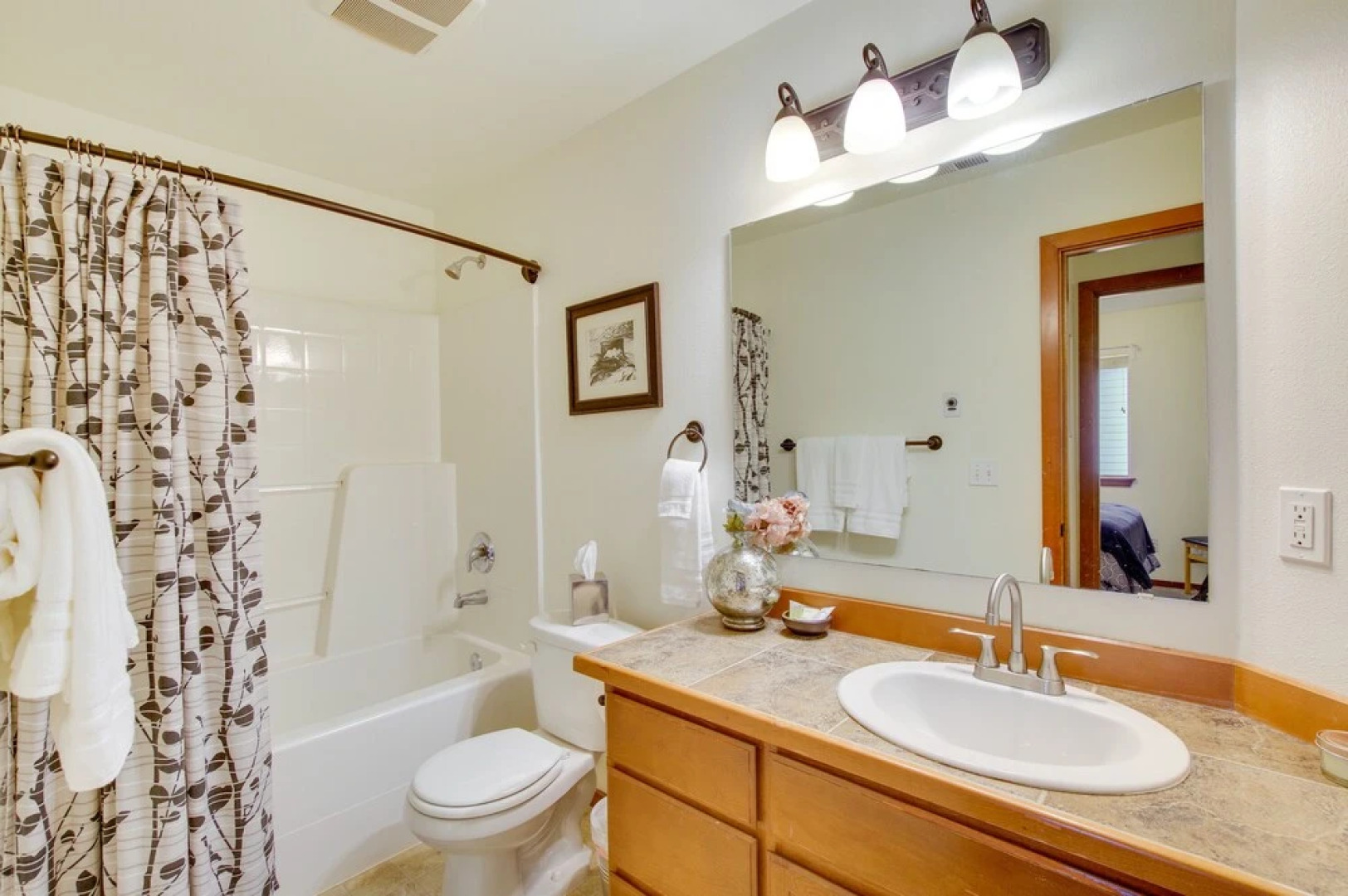 Wfh-friendly Townhome Rental Near Ferry in Everett