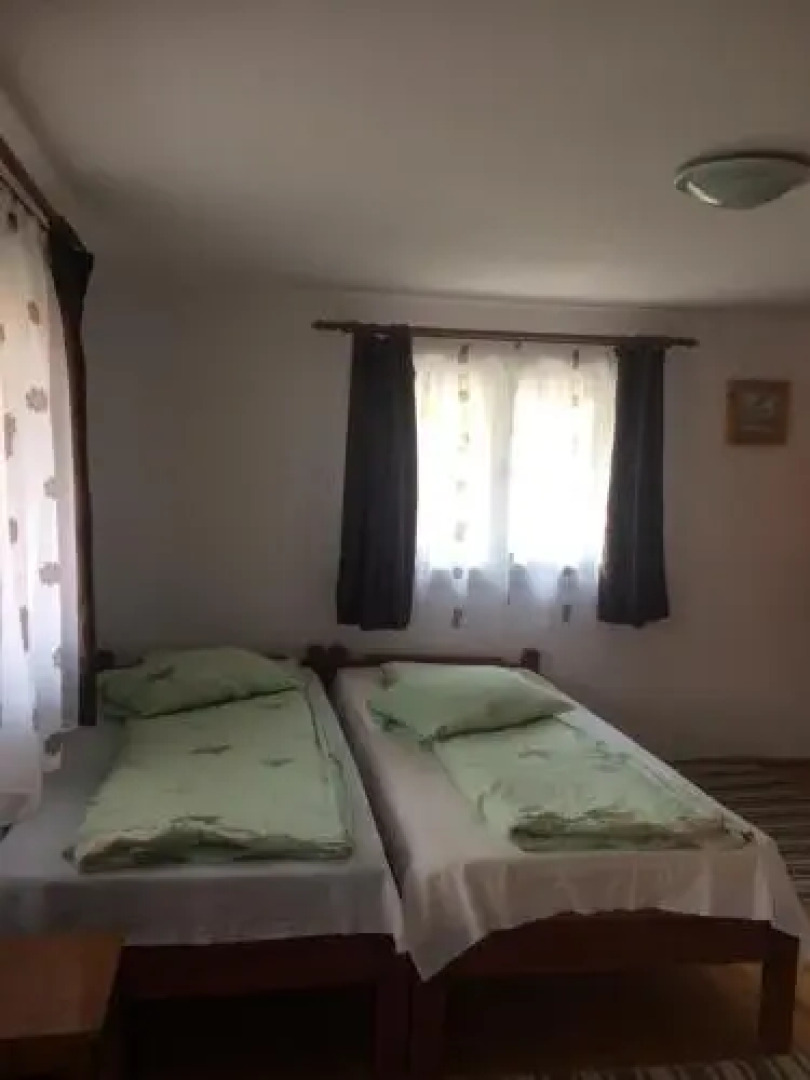 Zsuzsanna Paraszthaz