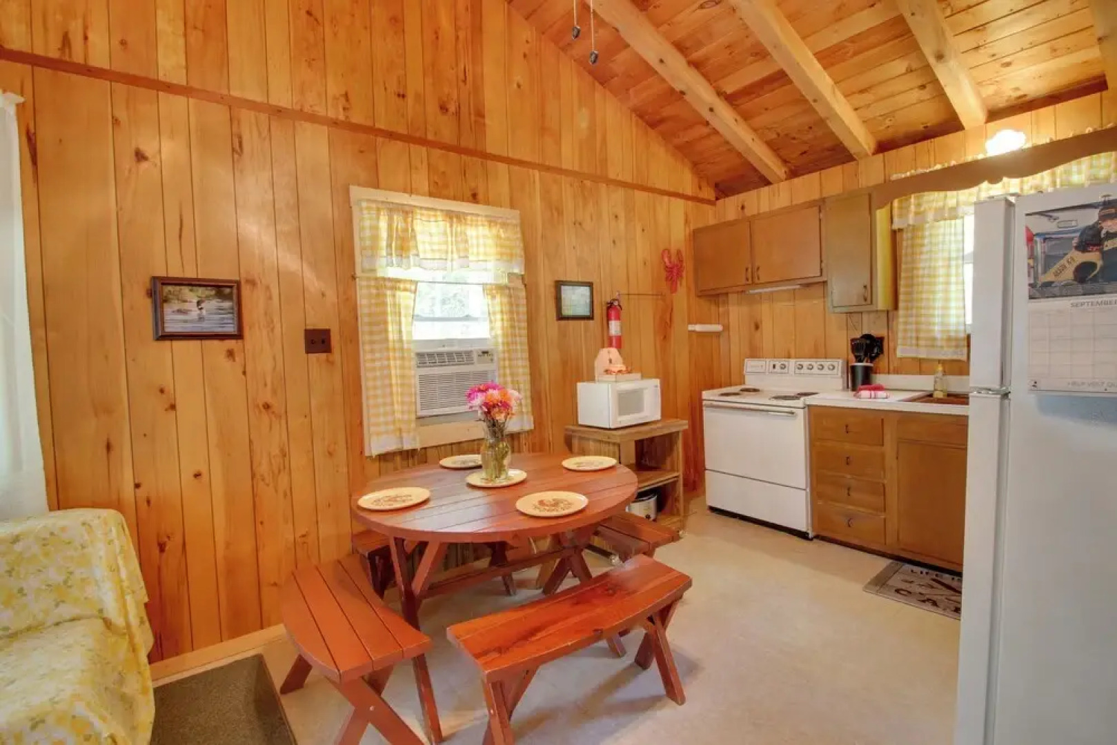 'the Birches' Raymond Getaway w/ Beach & Boat Dock