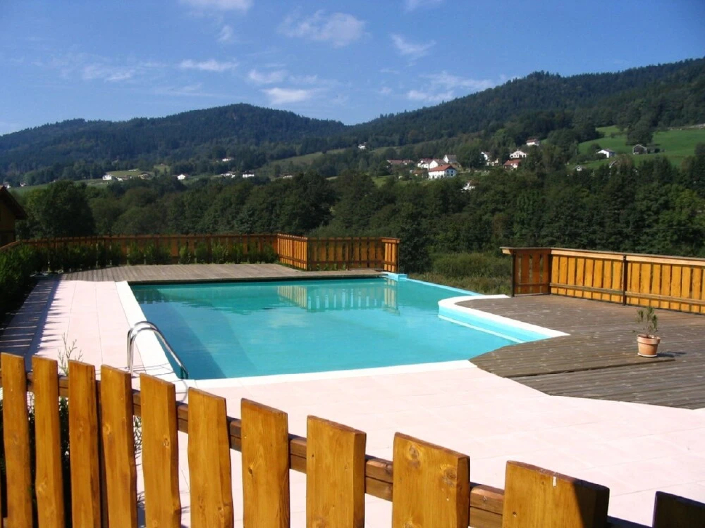 Wooden Chalet Close to Lake