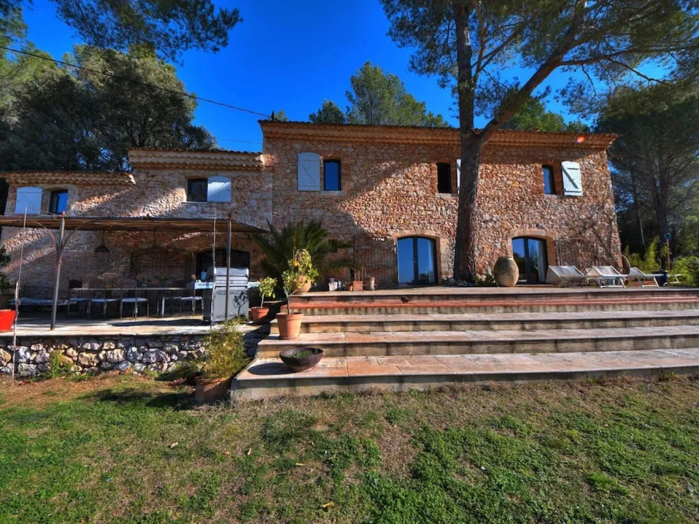 Beautiful Character House With Private Pool and High-end Services