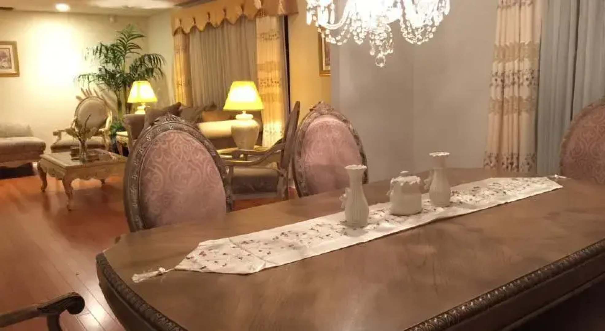 Four-Bedroom House near Universal