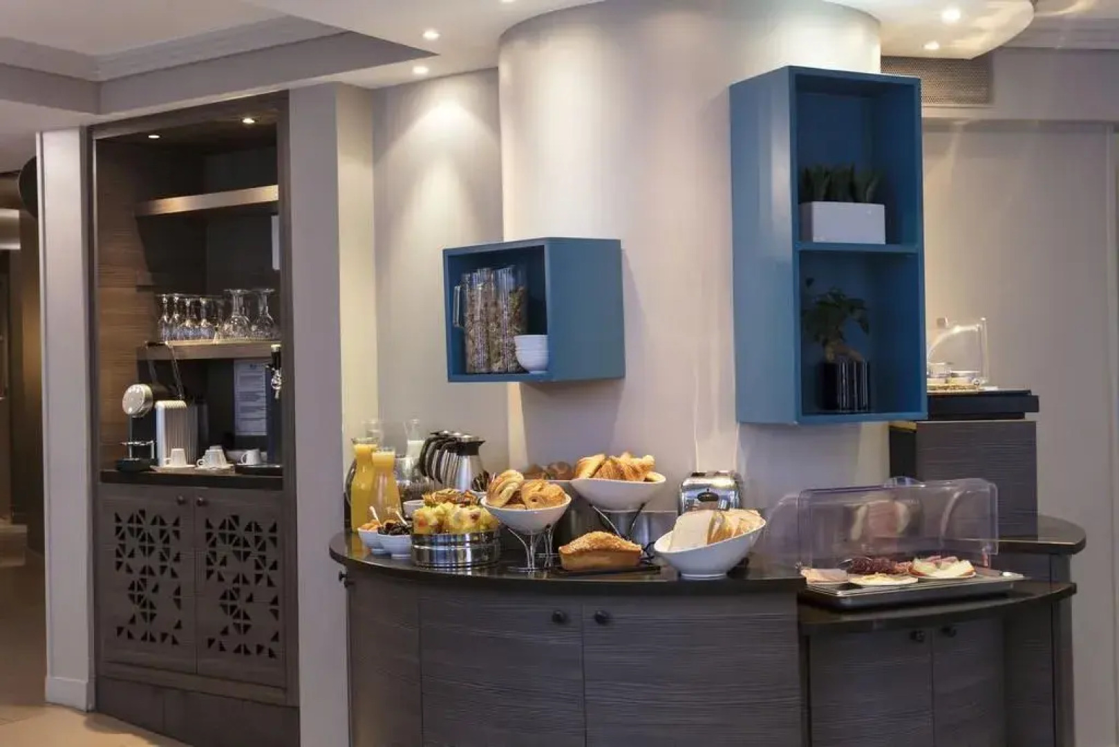 Hotel Eiffel Capitol