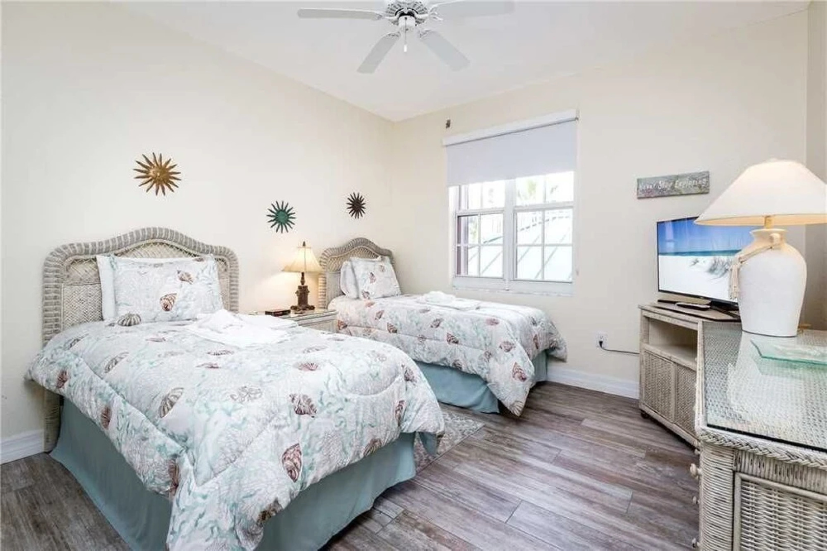 Palm Harbor 204E by Vacation Rental Pros