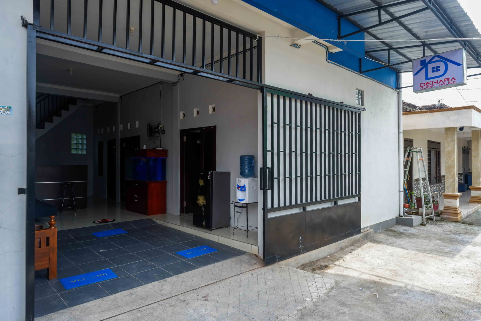 RedDoorz near Patung Kuda Solo Baru