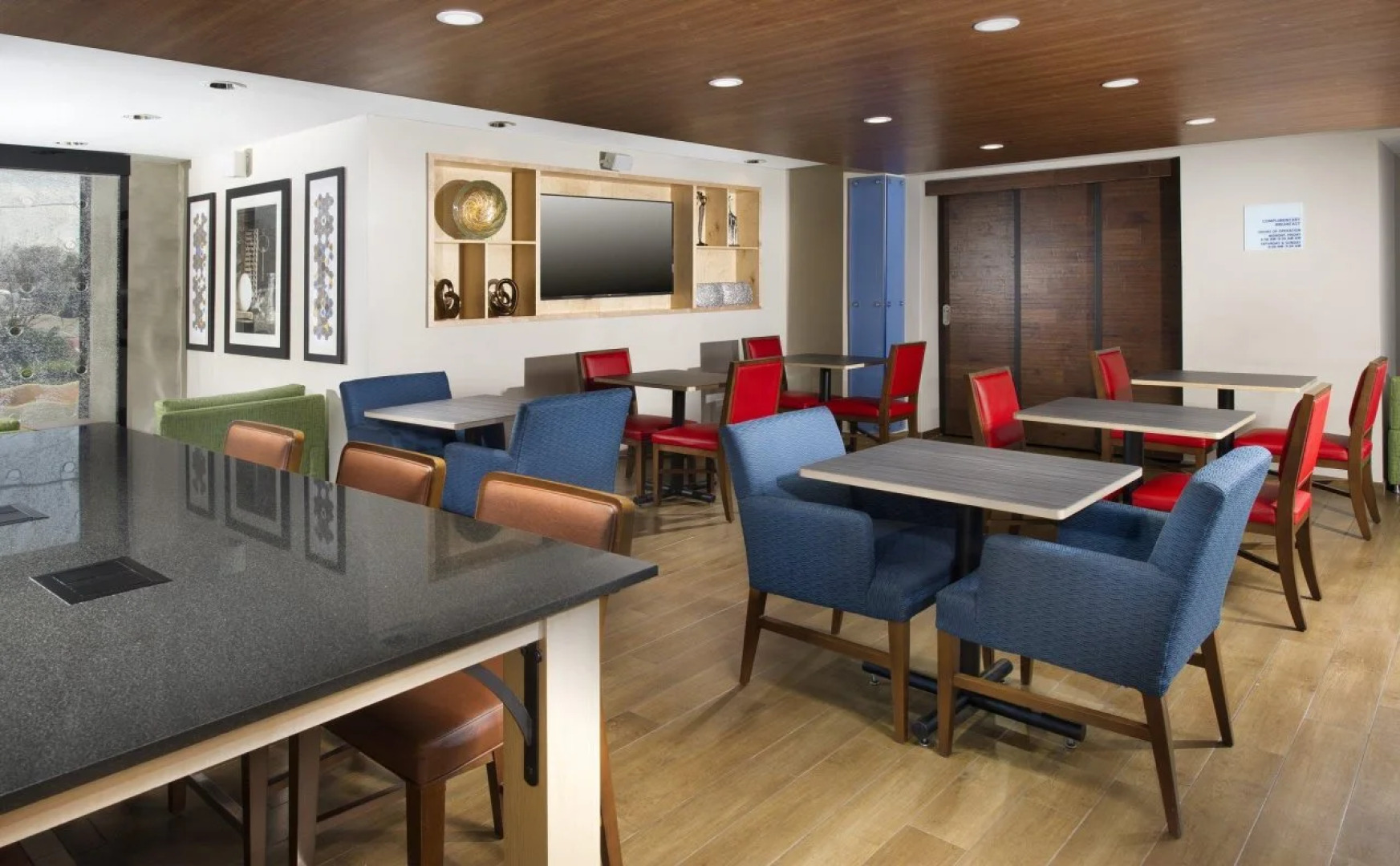 Holiday Inn Express & Suites San Antonio-Dtwn Market Area by IHG