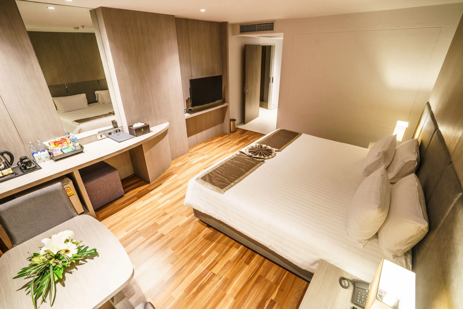 New Season Square Hotel