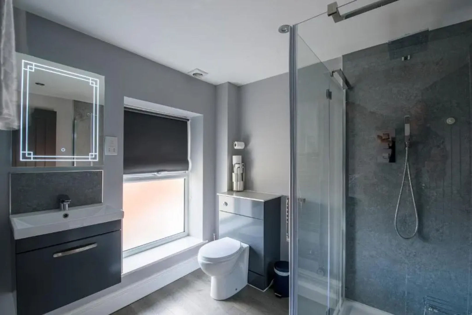 Lovely 2-bed double en-suite with Cathedral views