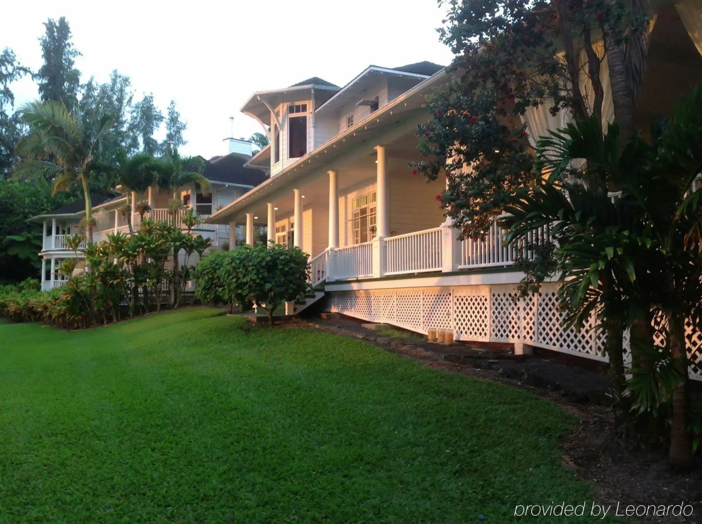 Palms Cliff House Inn