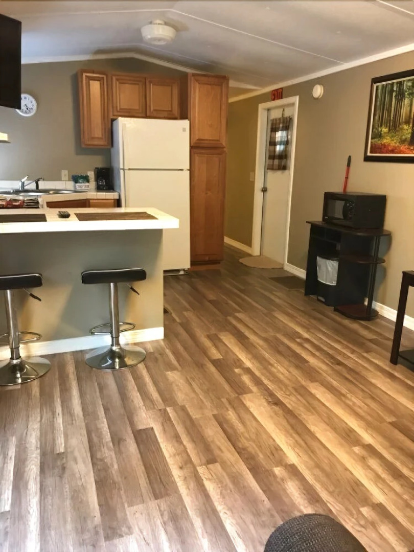 Cottage #3 1 Bedroom 1 Bathroom Cottage