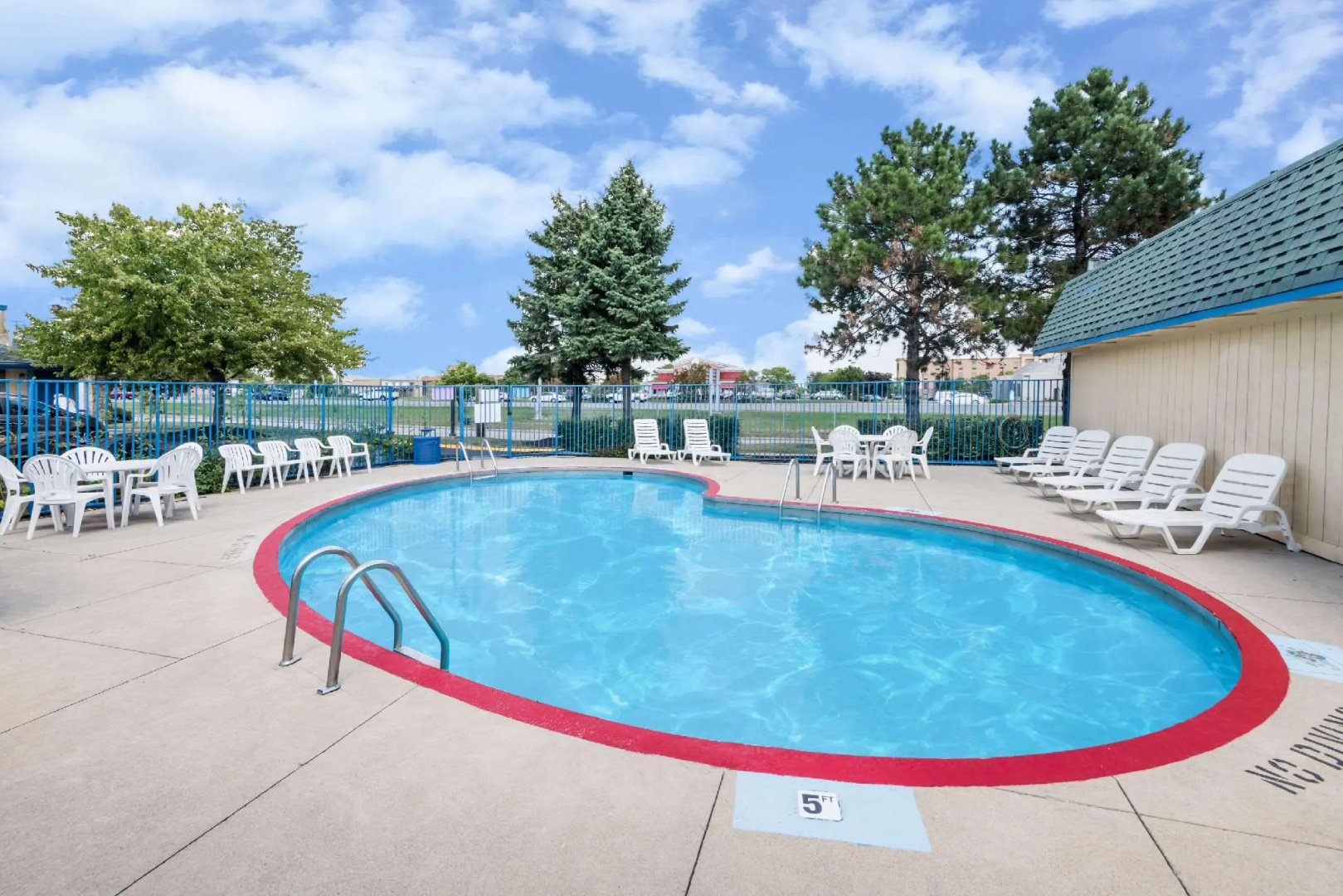 Knights Inn - Hilliard
