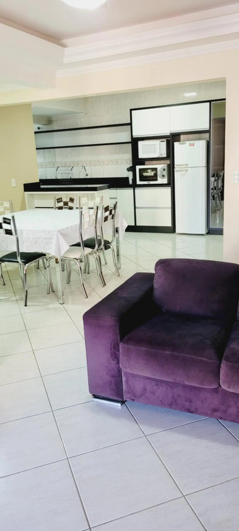 Belíssimo Apto Frente Avenida