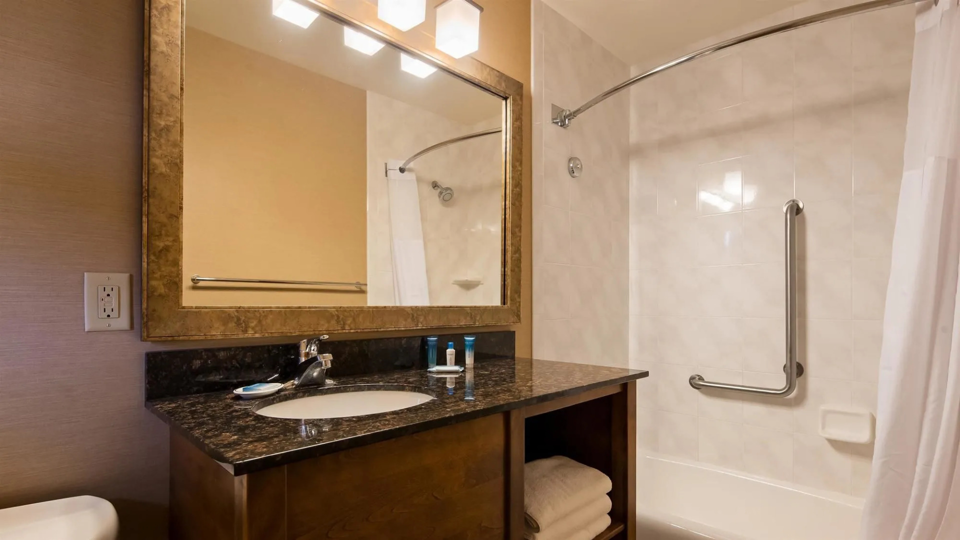 Quality Inn & Suites Detroit Lakes