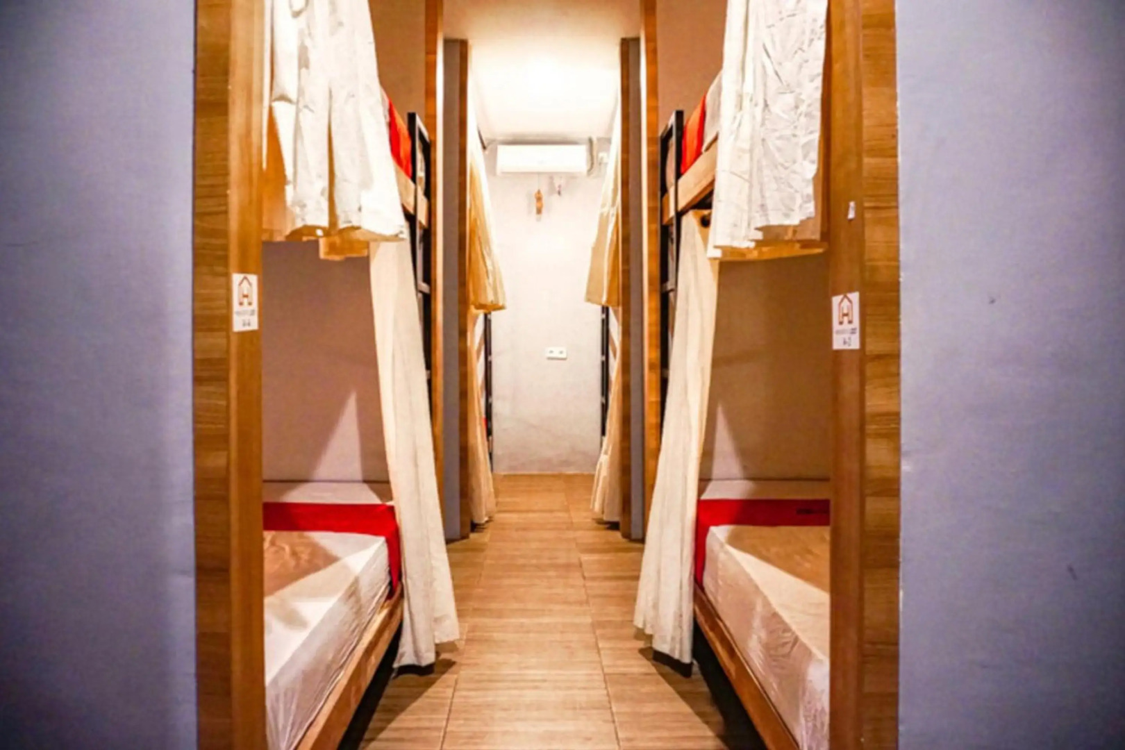 RedDoorz near Lippo Mall 2