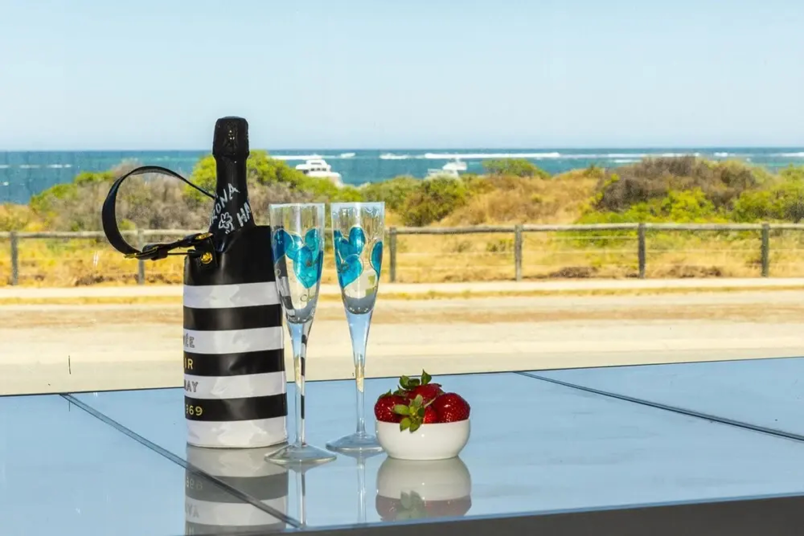 Ocean Surf - Luxury Apartment With Ocean Views