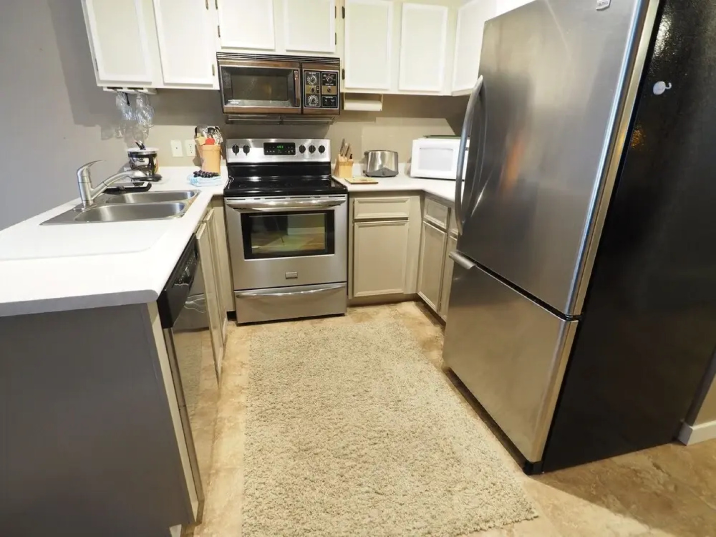 Clearview 803 2 Bedroom Condo by Redawning