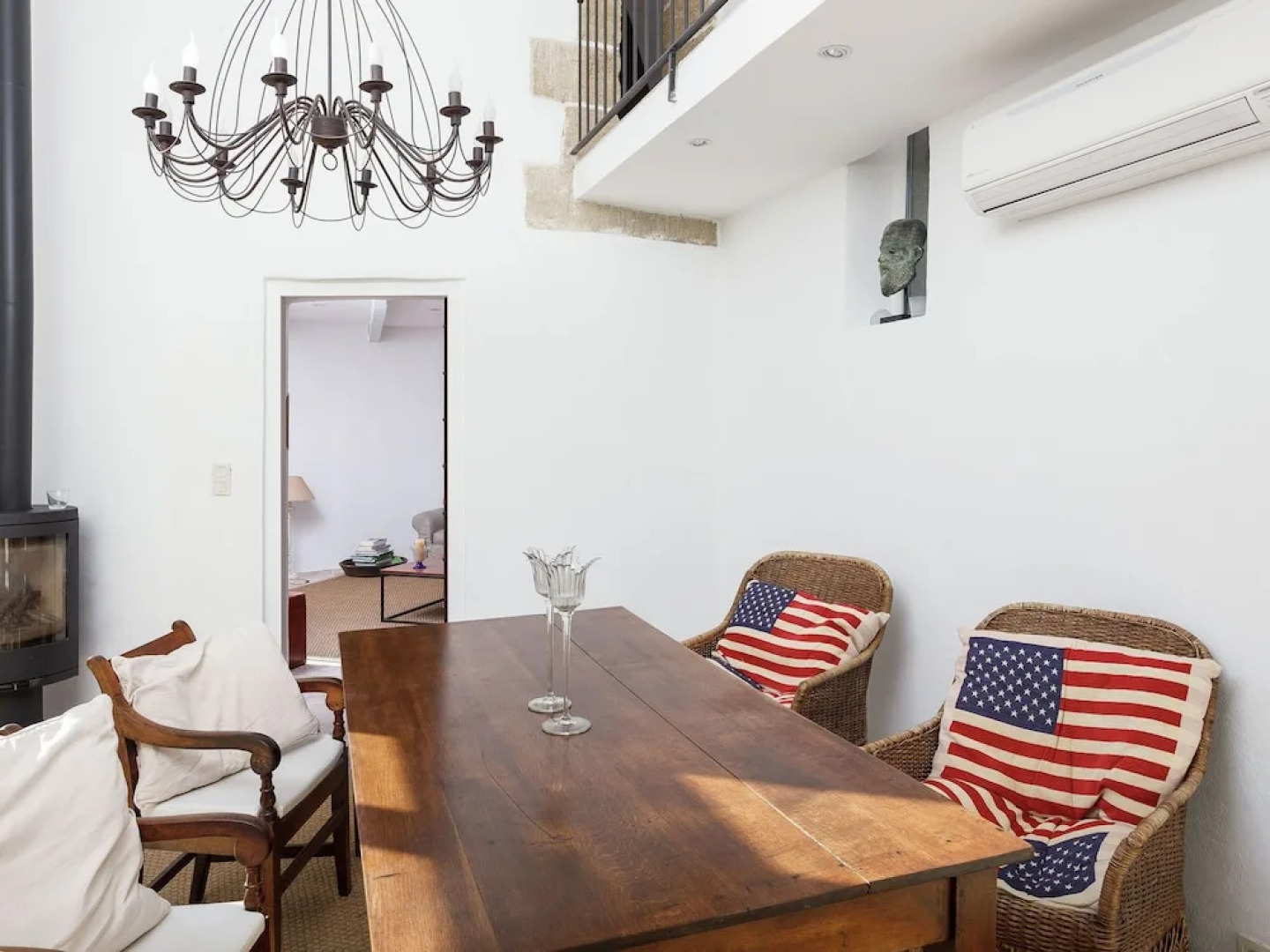 Spacious Castle in Jonquieres with Swimming Pool