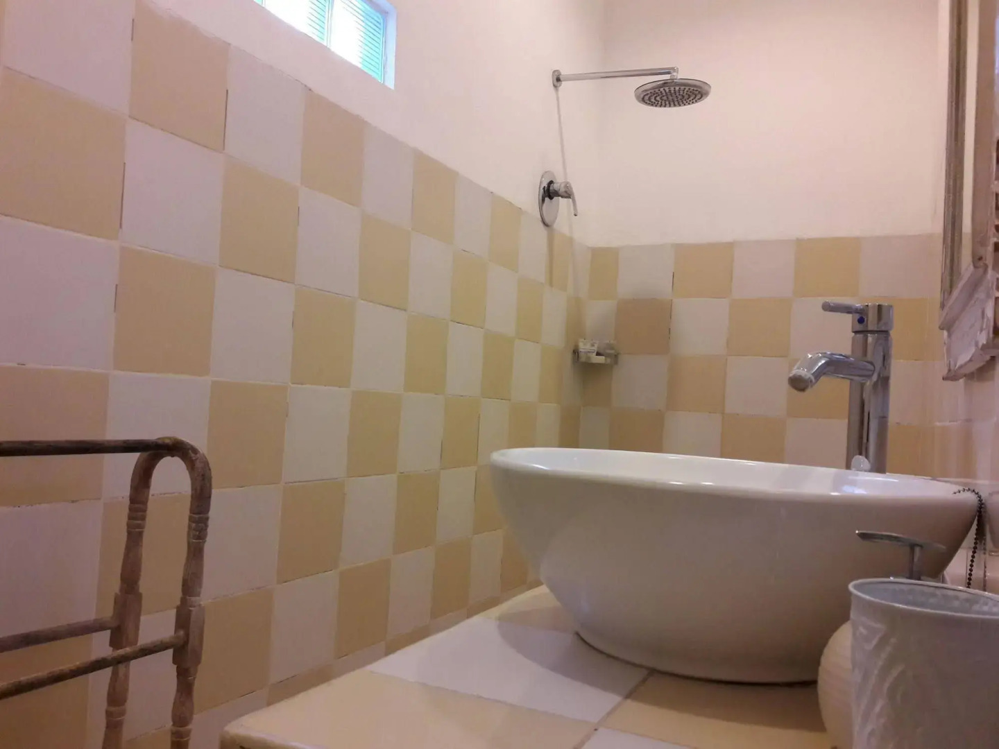 Scallywags Mango Motel