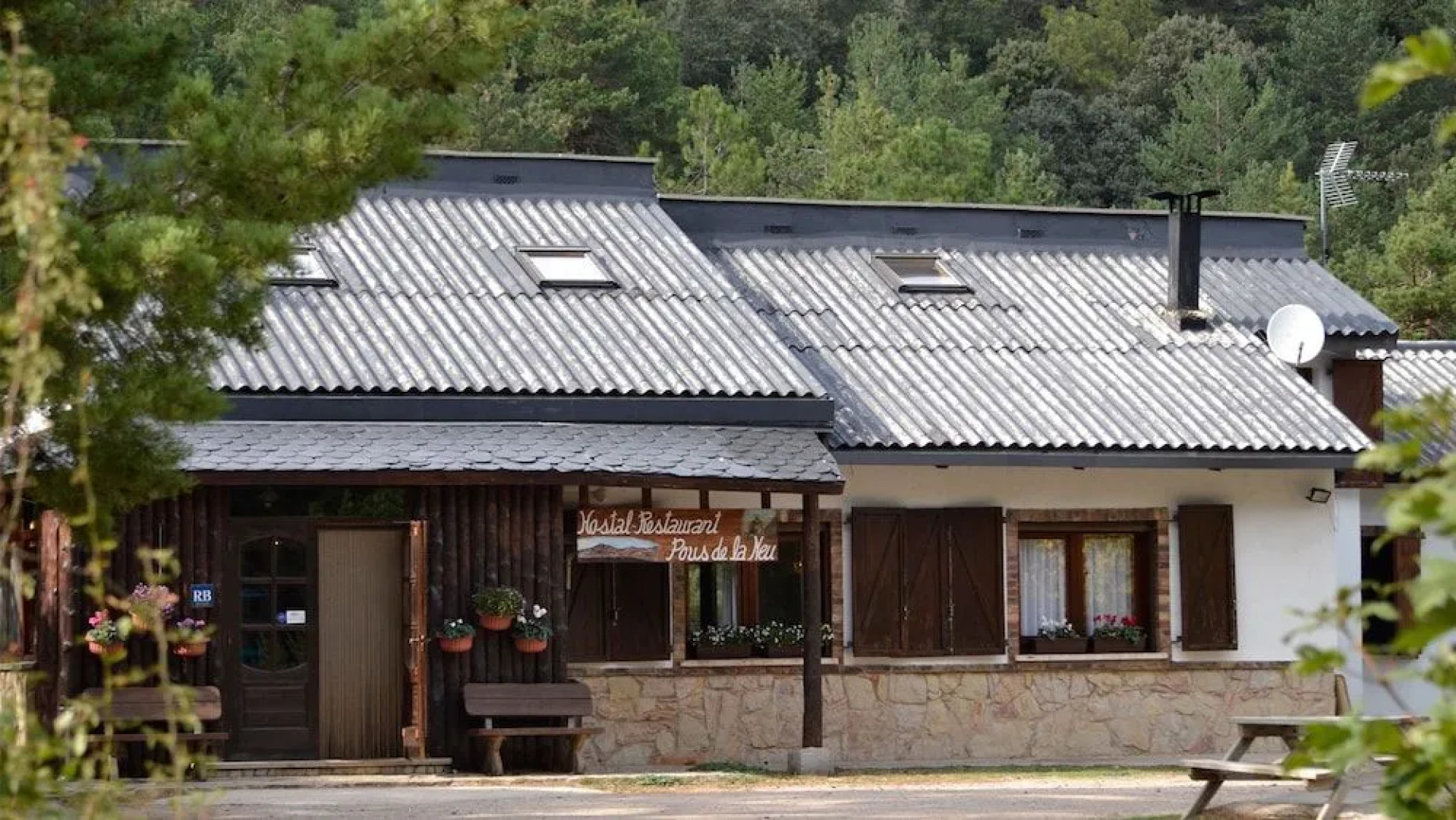 Hostal Restaurant Pous de la Neu