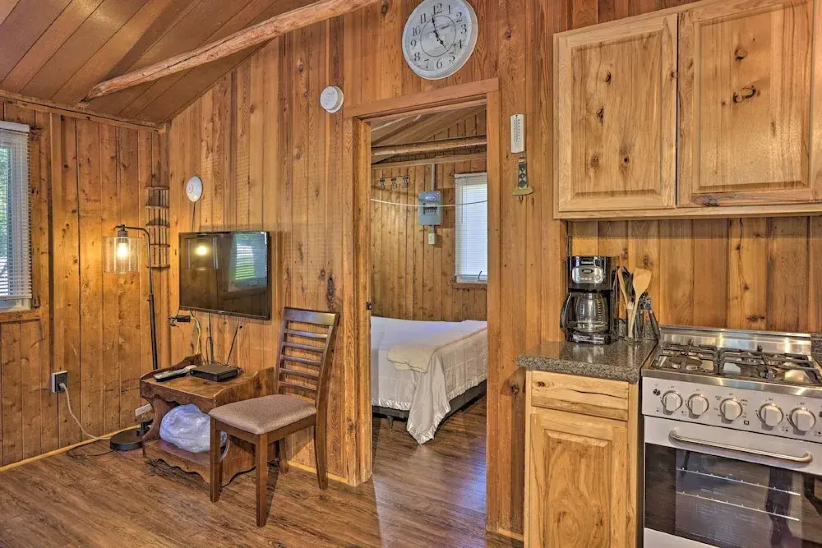 Charming Suttons Bay Cottage w/ Shared Waterfront!