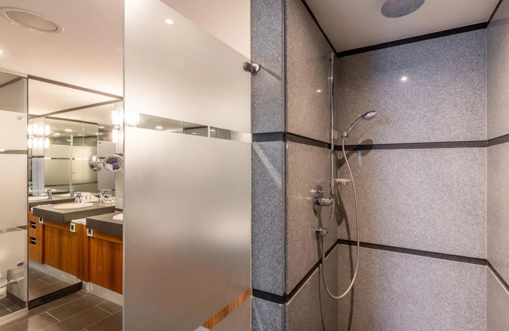 Отель NYX Erfurt by Leonardo Hotels