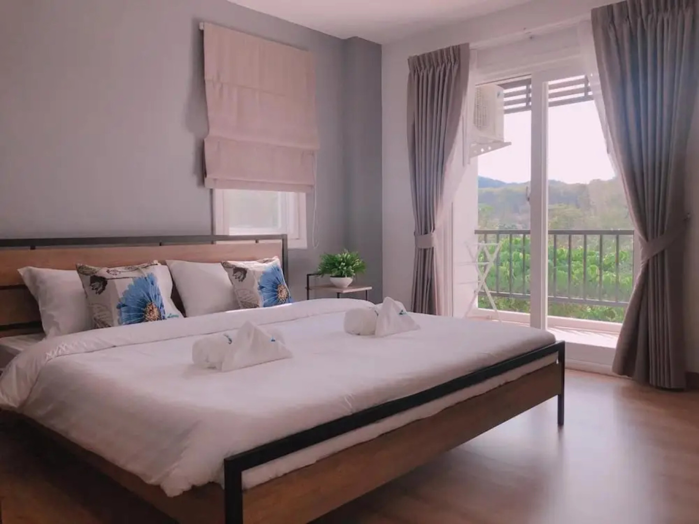 Living at Sphere Apartment - Family room