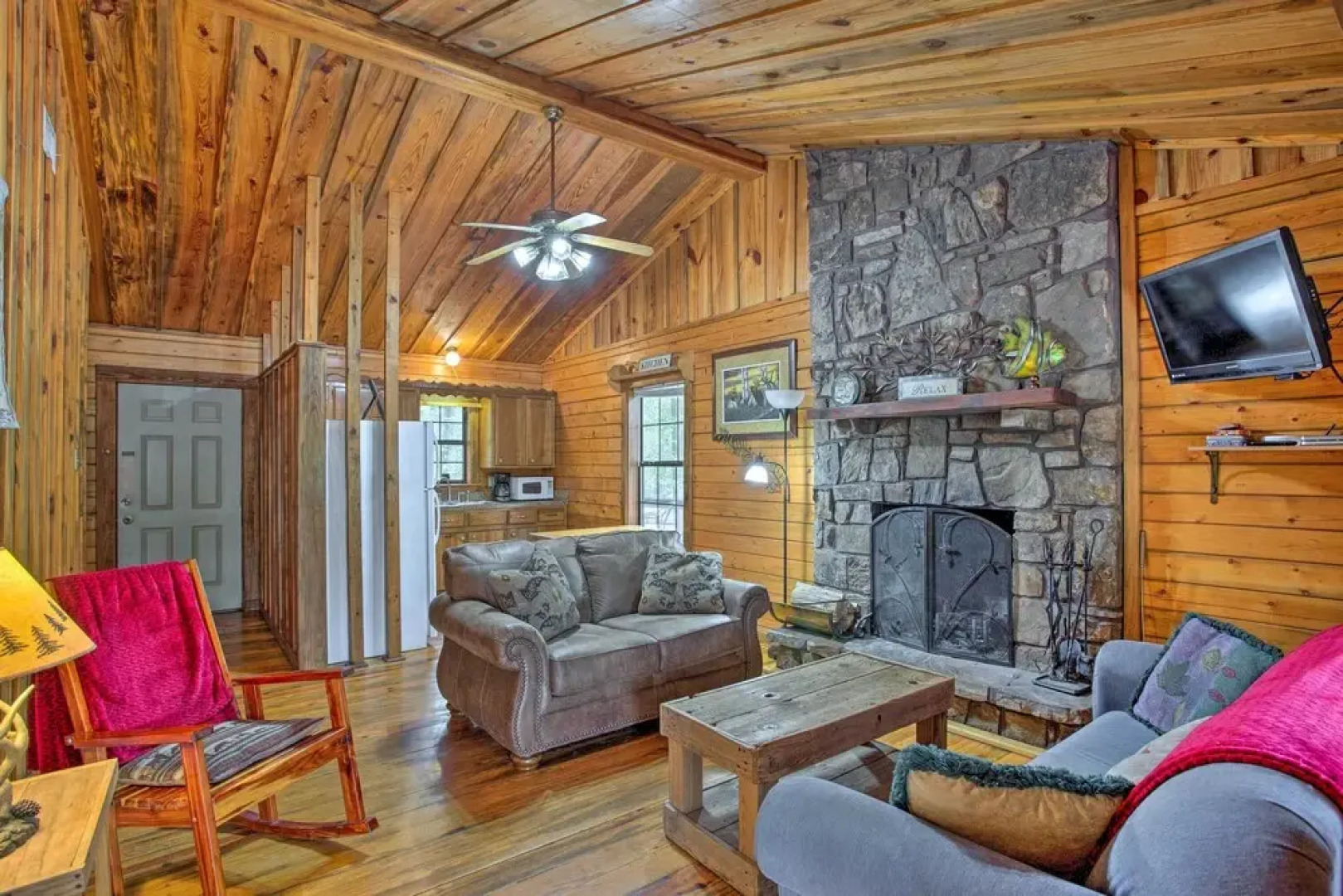 Timber Brooke Cabin: Hot Tub & Central Location!