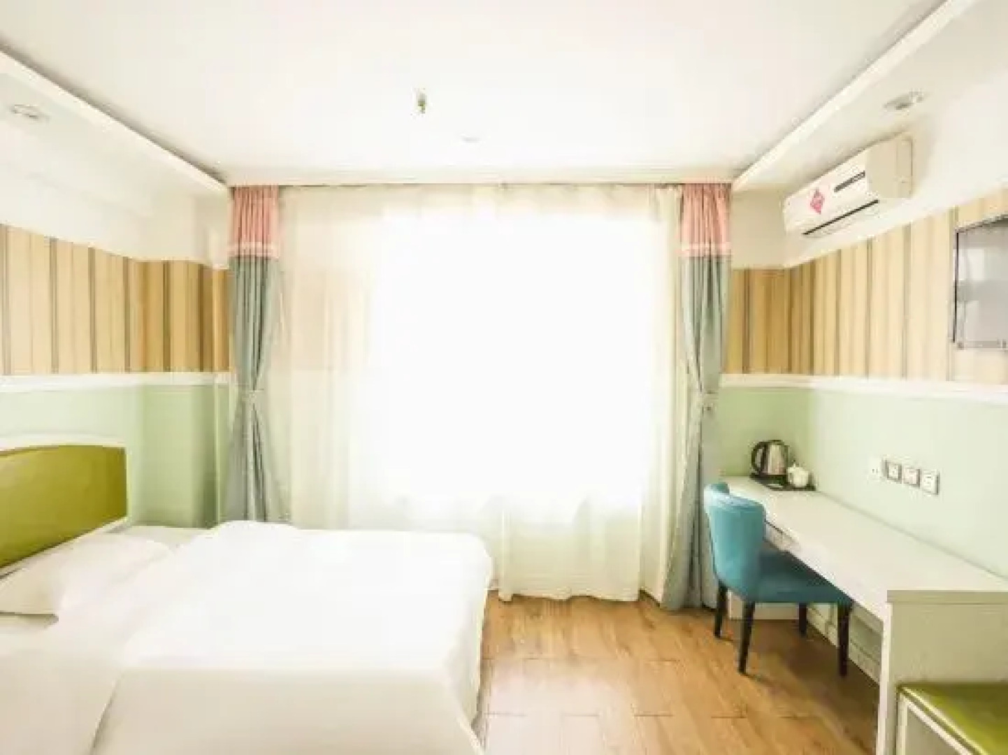 California Journey Holiday Inn (FAW Wuyue Plaza)