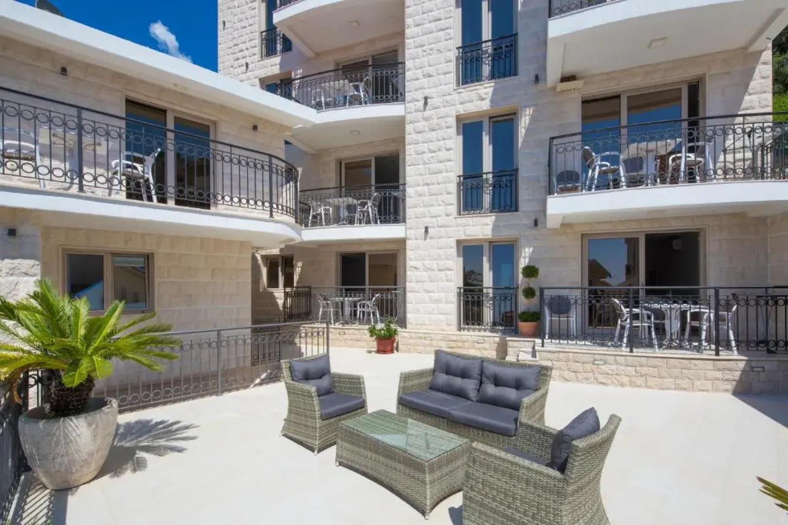Apartments Jovan