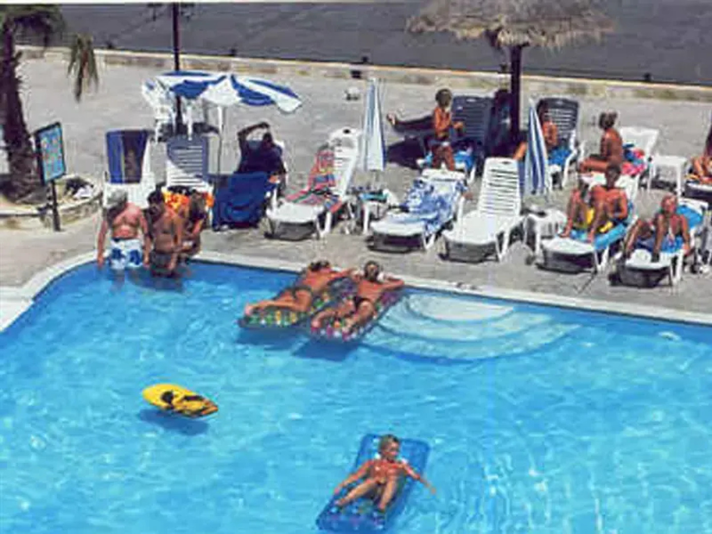 Dimis Studios and Apartments