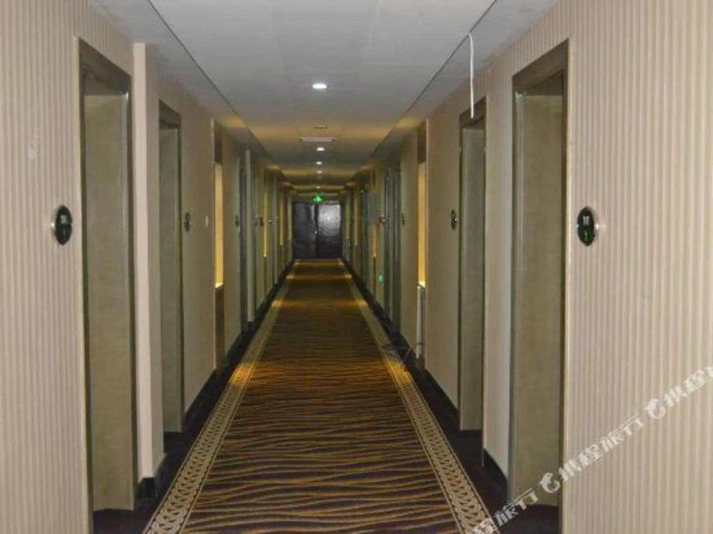 Super 8 Jiuquan Jindi