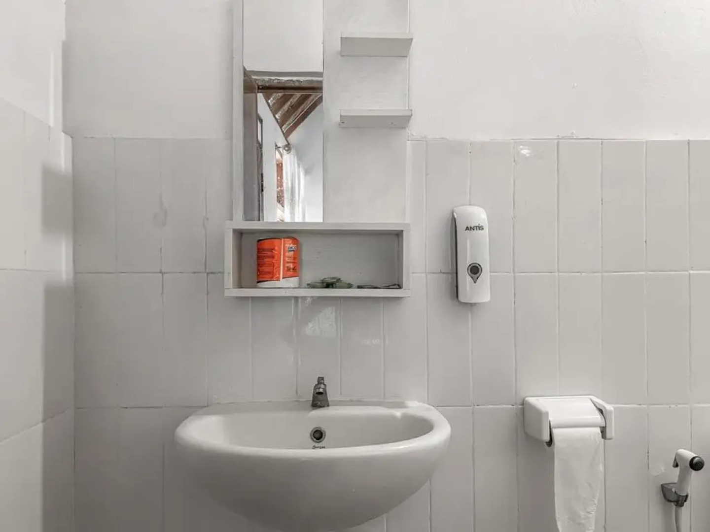 Aira Homestay Near Pantai Kuta Mandalika