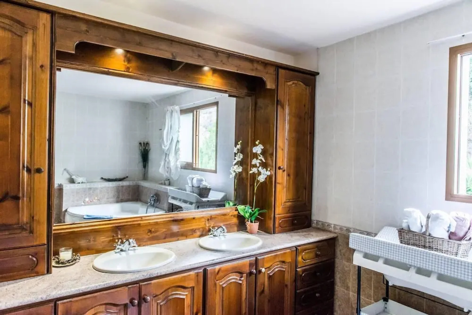 Remarkable 5-bed Villa in Miliou Village Paphos