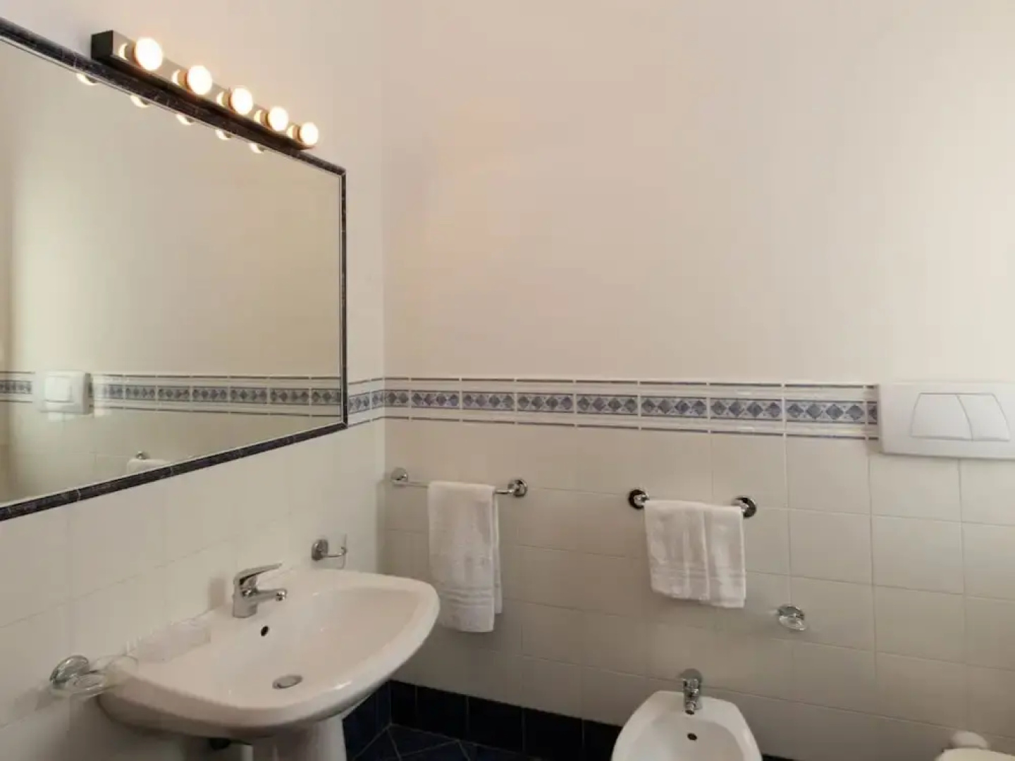 Villa with Salt Water & Heated Pool & Hot Tub near sea