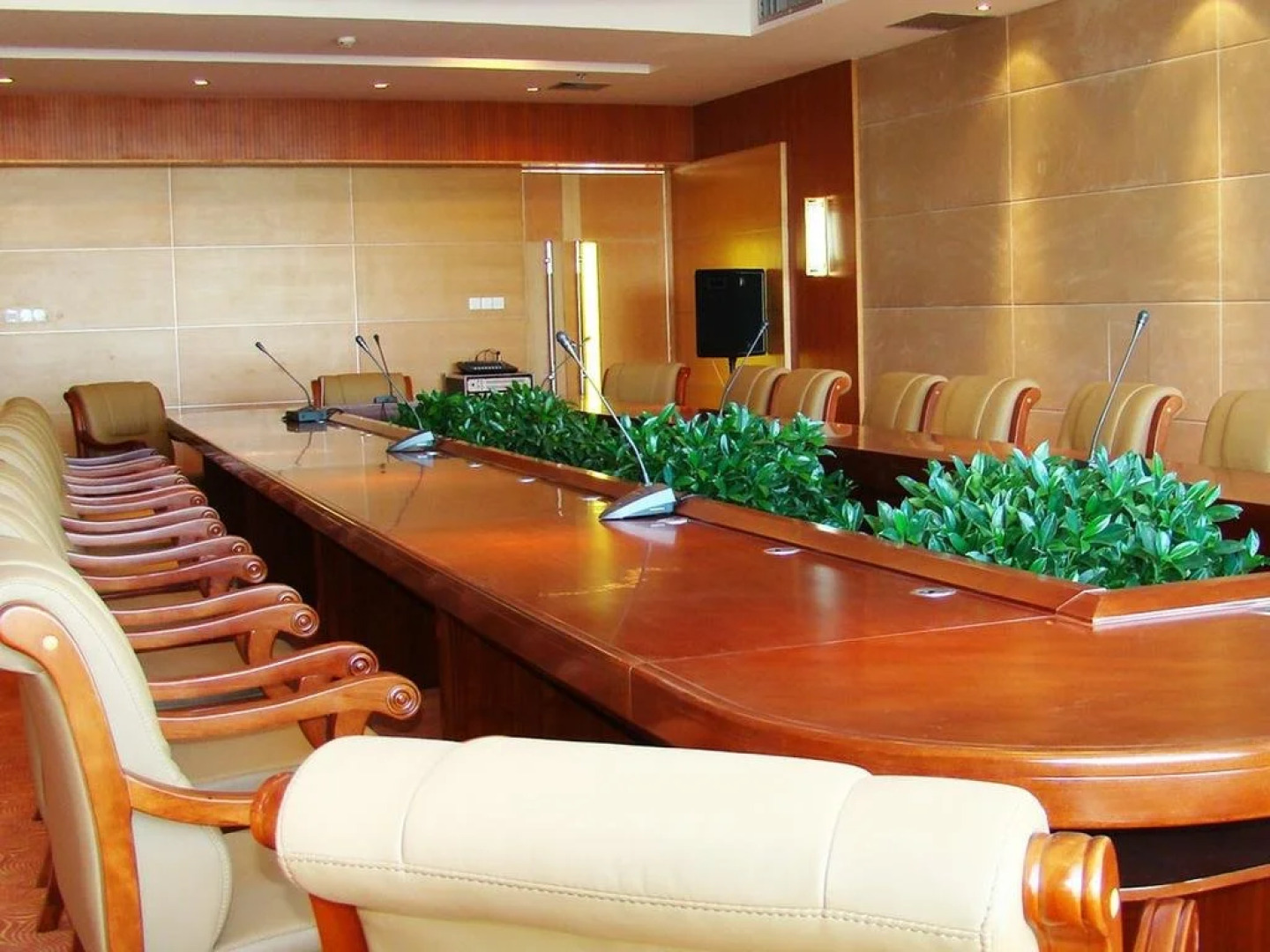 Rising Dragon International Hotel