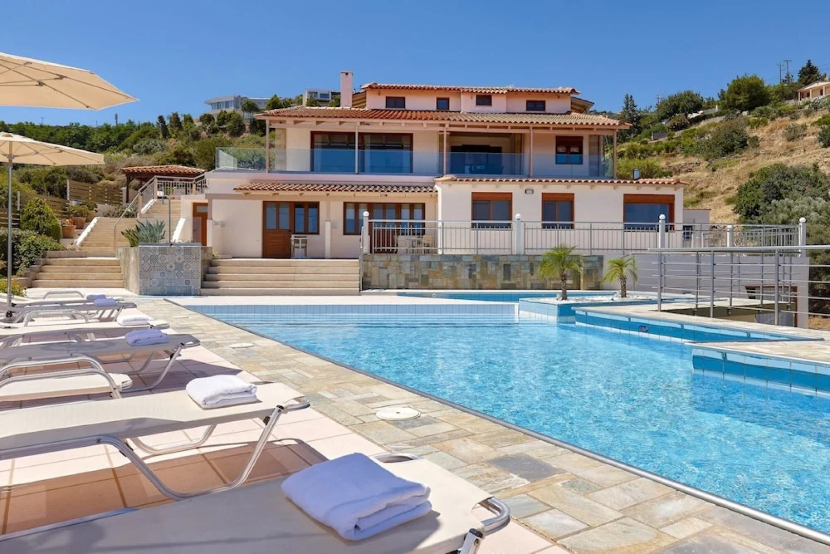 Spacious Villa With Shared Pool and Amazing View