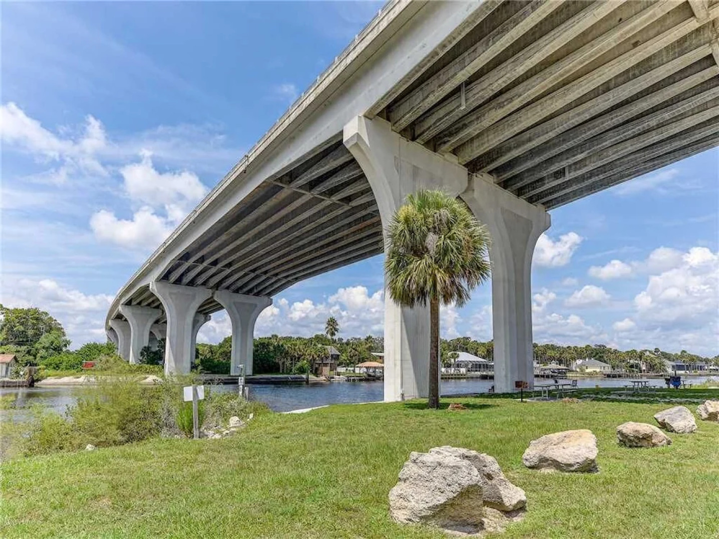 Island Retreat Upper B, Ocean Front, 2 Bedrooms, Sleeps 6