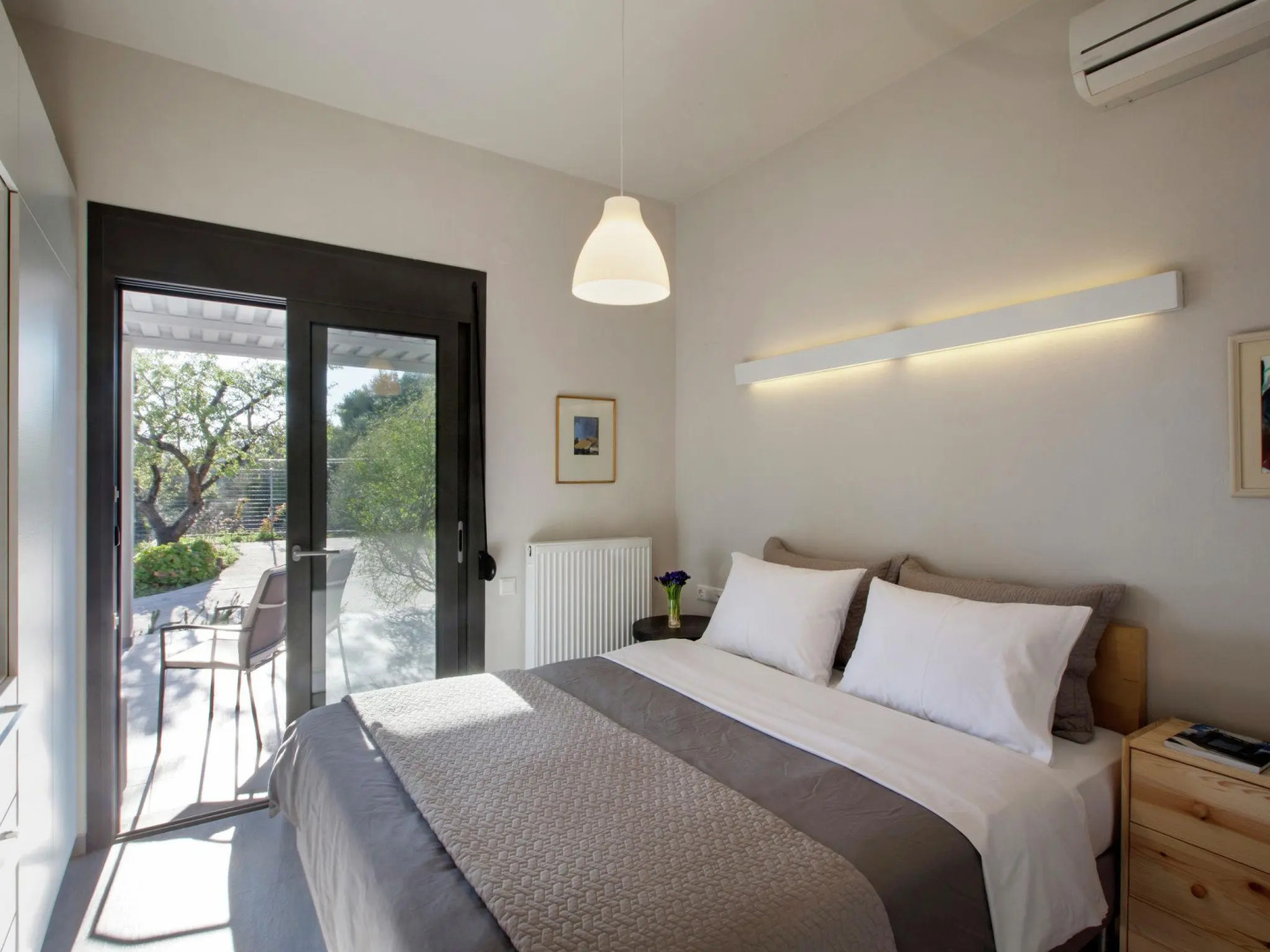 Modern Villa in Nea Agchialos with Garden and Barbecue