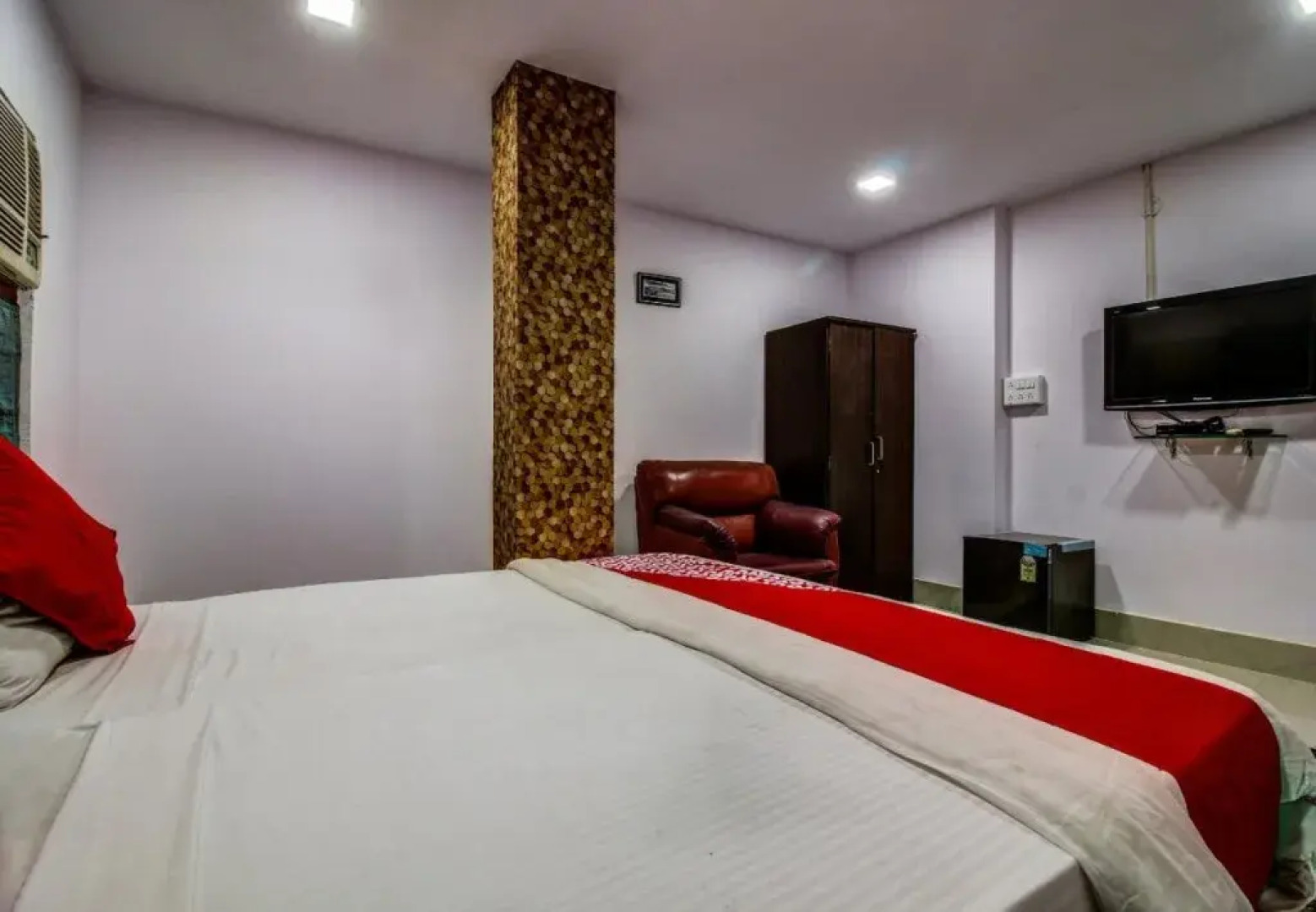 OYO 19518 Spc & Span