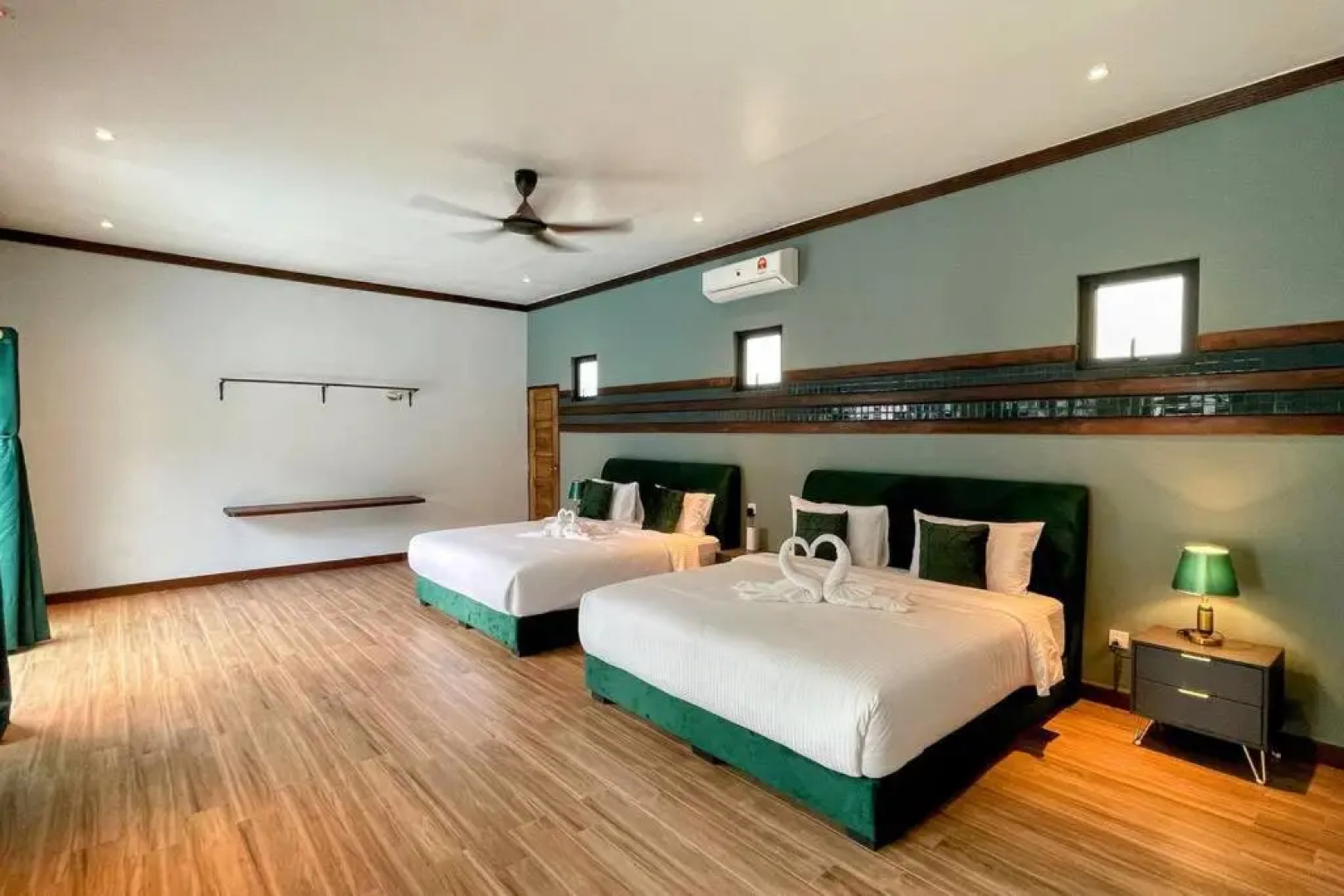 Villa Emerald: 3 Bedroom Pool Villa Near River
