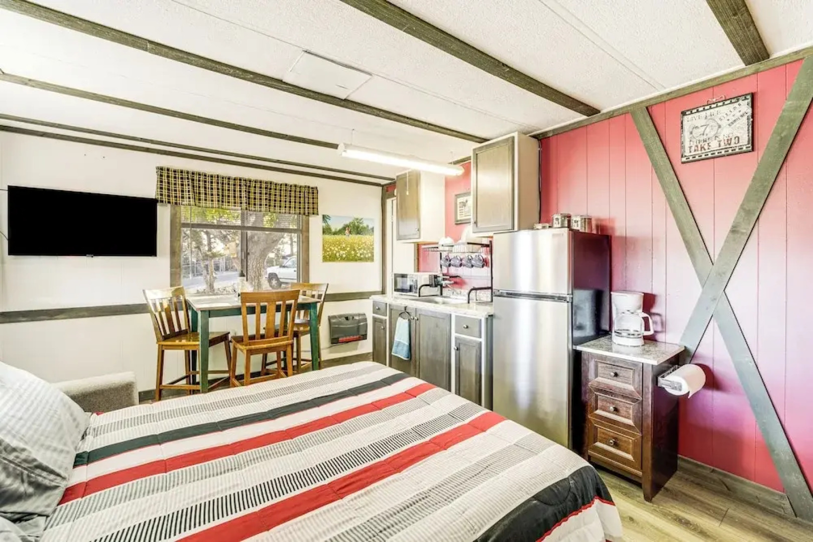 6 Mi to Old Town, Panoramic Views: Cottonwood Gem!