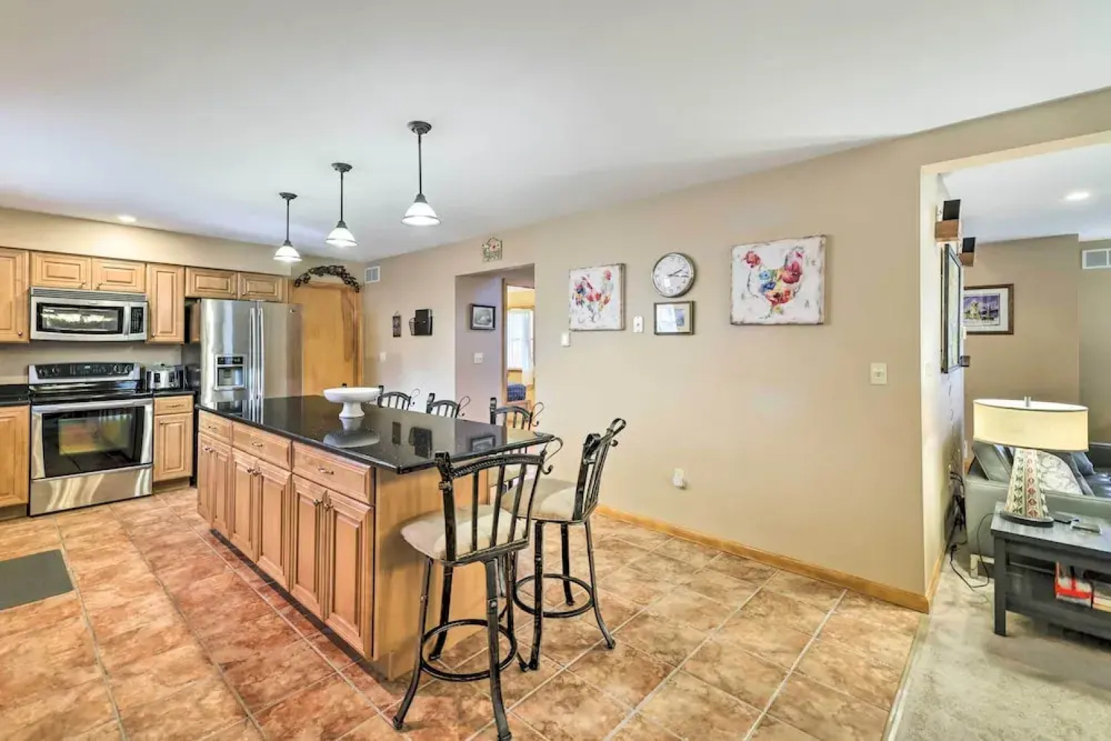 Hot Tub, Lake Access: Spacious Poconos Getaway!