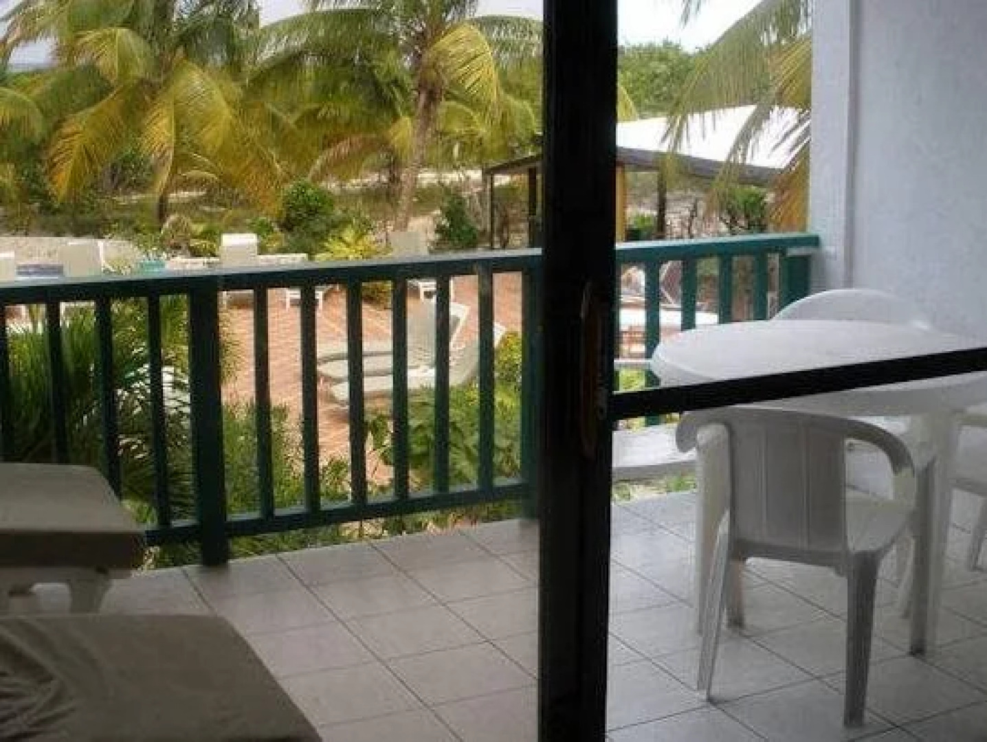 Allamanda Beach Club by RedAwning