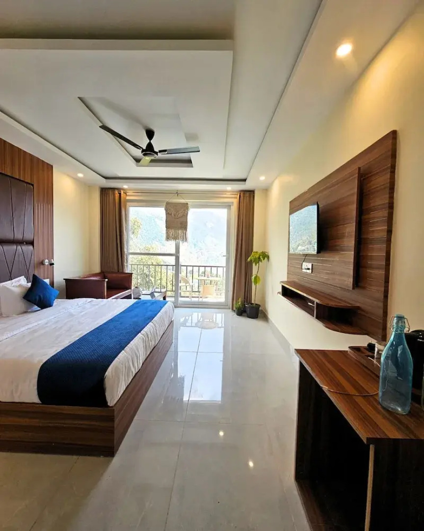 Hotel Luxeevista By Navodayans