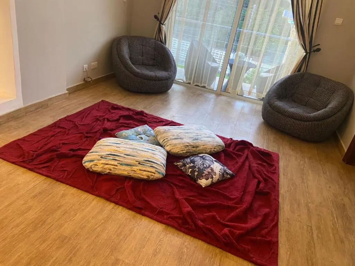 ROJO’s FULLY-FURNISHED 3-BEDROOM CONDO