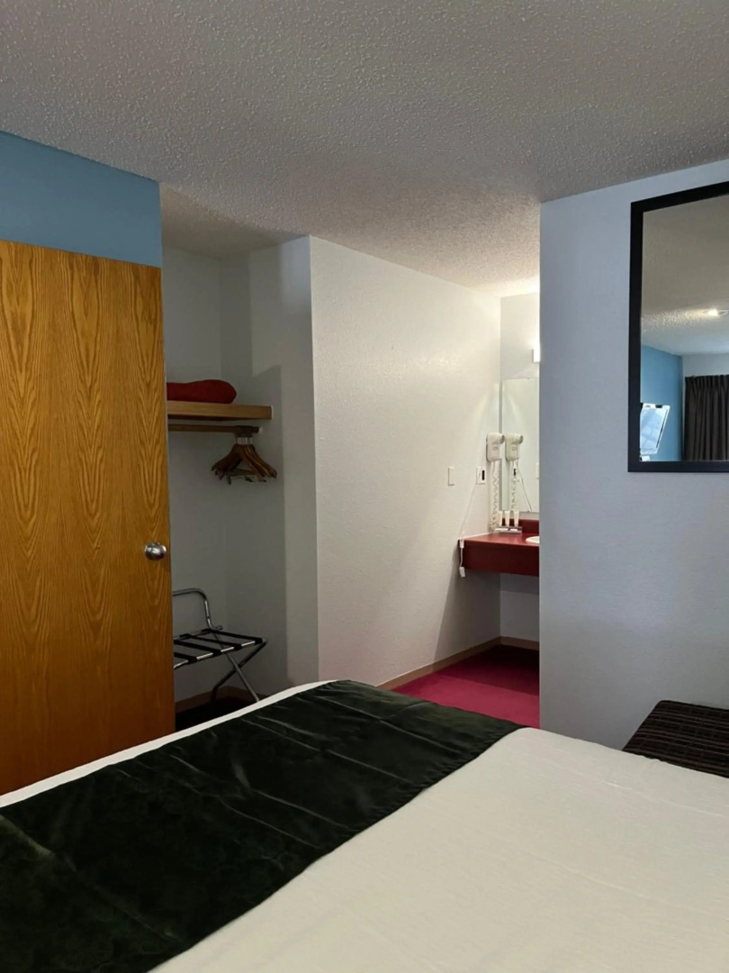 Pictured Rocks Inn & Suites