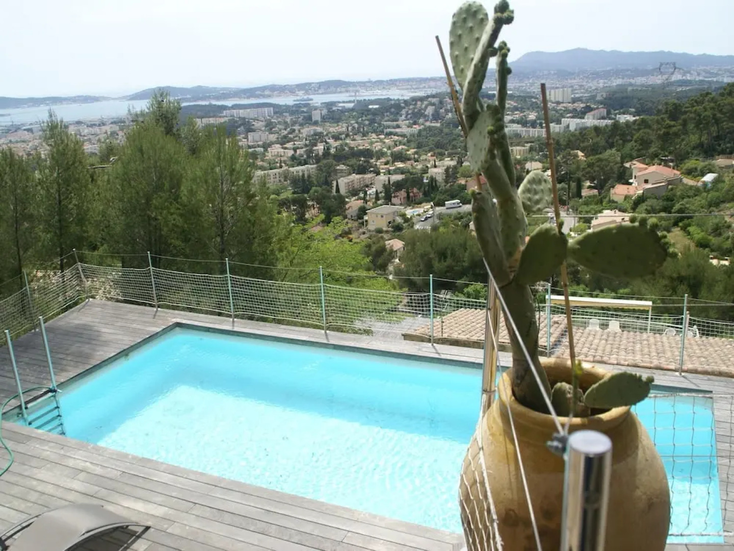 Spacious Villa in Toulon with Private Pool